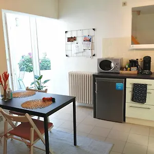 Studio With Terrace In 17th Century House Apartamento